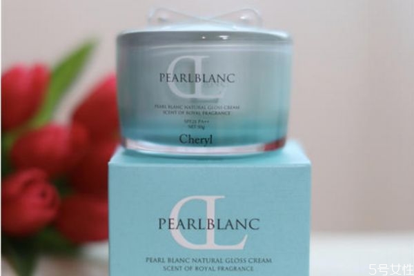 素顏霜適合什么人 涂了素顏霜怎么補妝 素顏霜適合什么人 涂了素顏霜怎么補妝