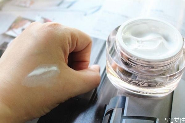 素顏霜一般多久過期 過期素顏霜妙用 素顏霜一般多久過期 過期素顏霜妙用