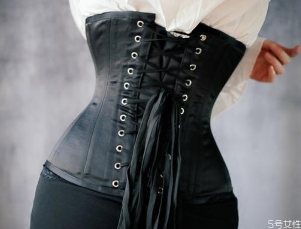長期束腰真的肚子能沒嗎 長期束腰的后果 長期束腰真的肚子能沒嗎 長期束腰的后果