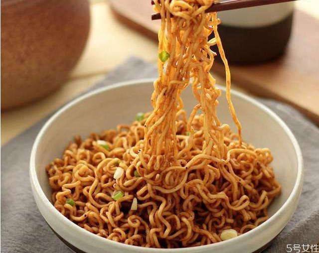 減肥期間可以吃泡面嗎 吃泡面不胖小妙招 減肥期間可以吃泡面嗎 吃泡面不胖小妙招