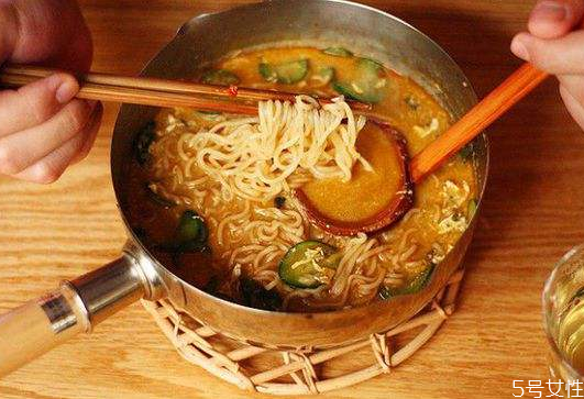 減肥期間可以吃泡面嗎 吃泡面不胖小妙招 減肥期間可以吃泡面嗎 吃泡面不胖小妙招