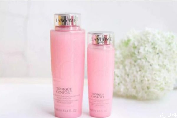 蘭蔻的大粉水用了要卸妝嗎 蘭蔻粉水和普通水有什么區(qū)別 蘭蔻的大粉水用了要卸妝嗎 蘭蔻粉水和普通水有什么區(qū)別