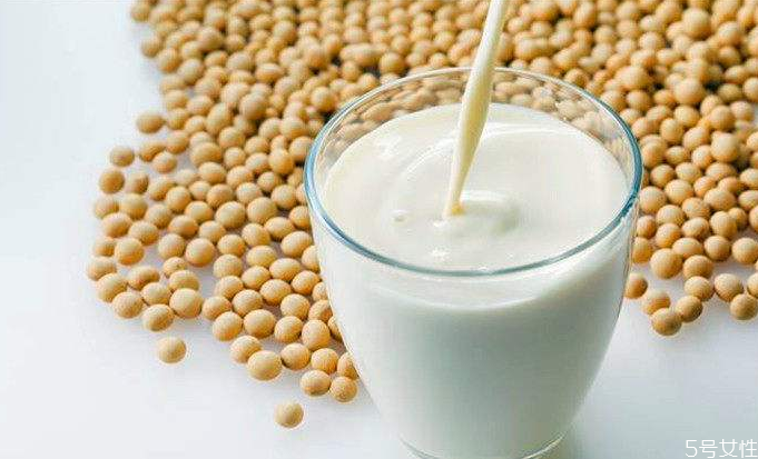 減肥可以喝豆?jié){嗎 豆?jié){為什么不能天天喝 減肥可以喝豆?jié){嗎 豆?jié){為什么不能天天喝