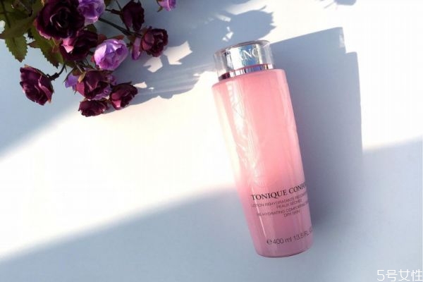 閉口粉刺能用蘭蔻粉水嗎 蘭蔻粉水用后皮膚泛紅怎么辦 閉口粉刺能用蘭蔻粉水嗎 蘭蔻粉水用后皮膚泛紅怎么辦