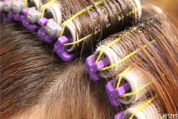 摩根燙用什么藥水燙好 摩根燙適合短發(fā)還是長發(fā) 摩根燙用什么藥水燙好 摩根燙適合短發(fā)還是長發(fā)