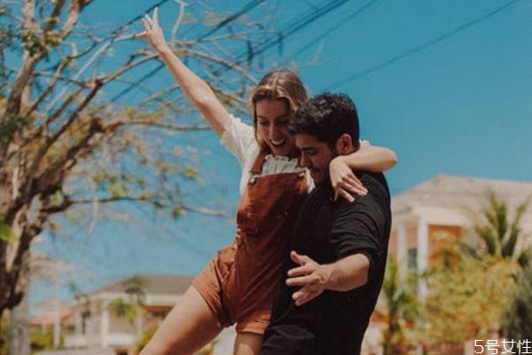 男人出軌后最明顯表現(xiàn) 老公有沒有外遇一眼就能看出來 男人出軌后最明顯表現(xiàn) 老公有沒有外遇一眼就能看出來