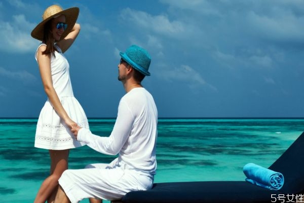 女生讓你追她的暗示 女生等你主動的表現(xiàn) 女生讓你追她的暗示 女生等你主動的表現(xiàn)