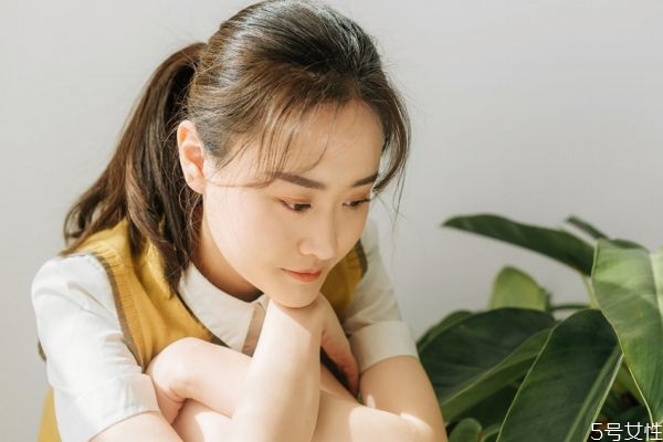 怎么試探她喜不喜歡你 女生愛上你的表現(xiàn) 怎么試探她喜不喜歡你 女生愛上你的表現(xiàn)