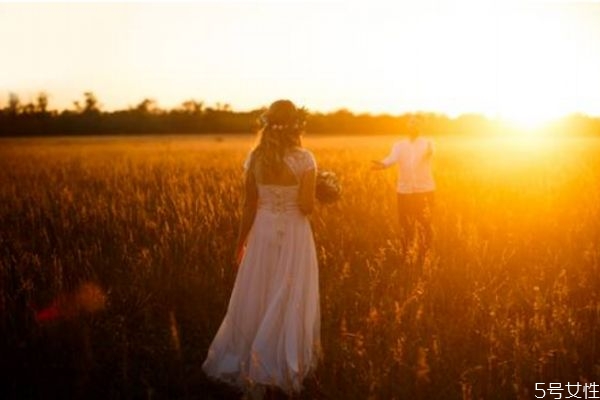 暗戀一個(gè)人表白的話 浪漫表白的情話有哪些 暗戀一個(gè)人表白的話 浪漫表白的情話有哪些