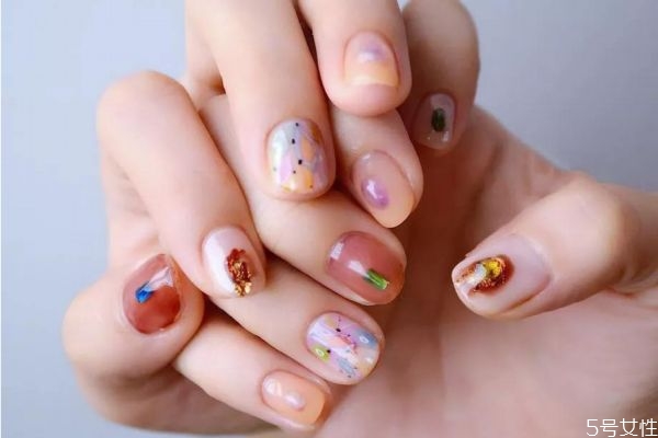 指甲短適合做美甲嗎 指甲短做什么款式好看 指甲短適合做美甲嗎 指甲短做什么款式好看