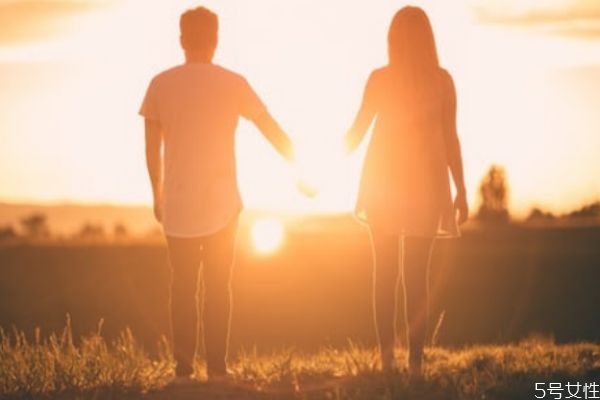 追女生微信聊天找話題 如何和妹子日常聊天 追女生微信聊天找話題 如何和妹子日常聊天