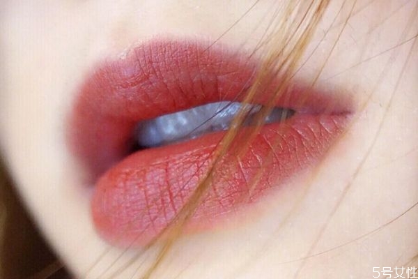 唇部護(hù)理怎么做 秋冬季如何護(hù)理唇部 唇部護(hù)理怎么做 秋冬季如何護(hù)理唇部