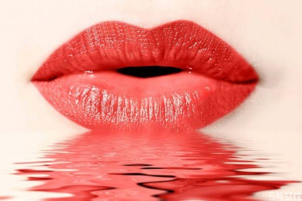 唇部干燥起皮怎么辦 唇部怎么護(hù)理小妙招 唇部干燥起皮怎么辦 唇部怎么護(hù)理小妙招