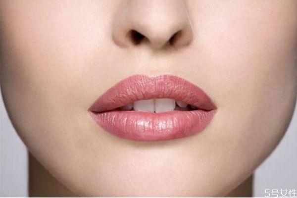 唇部干燥起皮怎么辦 唇部怎么護(hù)理小妙招 唇部干燥起皮怎么辦 唇部怎么護(hù)理小妙招