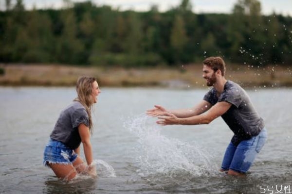 男人貶低打壓女人的目的 男人心里瞧不起你的表現(xiàn) 男人貶低打壓女人的目的 男人心里瞧不起你的表現(xiàn)