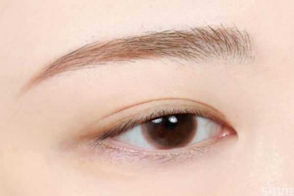 裸妝眼影用什么顏色 先睫毛膏還是眼影 裸妝眼影用什么顏色 先睫毛膏還是眼影