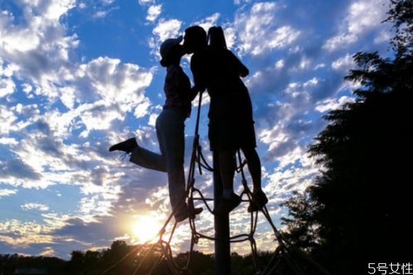 男朋友特別寵溺的表現(xiàn) 男朋友太愛女孩的表現(xiàn) 男朋友特別寵溺的表現(xiàn) 男朋友太愛女孩的表現(xiàn)