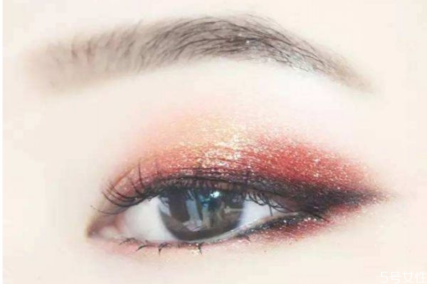 眼影為什么不上色 眼影為什么會(huì)發(fā)霉 眼影為什么不上色 眼影為什么會(huì)發(fā)霉