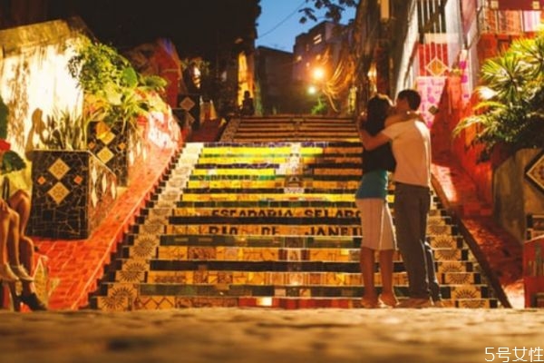 男生對你曖昧是喜歡嗎 互相暗戀的人磁場感應(yīng) 男生對你曖昧是喜歡嗎 互相暗戀的人磁場感應(yīng)