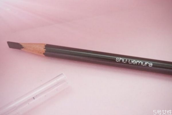 眉筆使用時(shí)為什么要削成扁的 眉筆潮了要如何處理 眉筆使用時(shí)為什么要削成扁的 眉筆潮了要如何處理