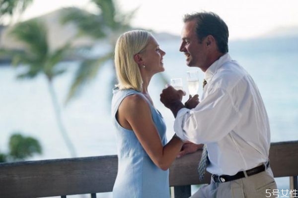 兩個人如何保持新鮮感 情侶保持新鮮感的妙招 兩個人如何保持新鮮感 情侶保持新鮮感的妙招