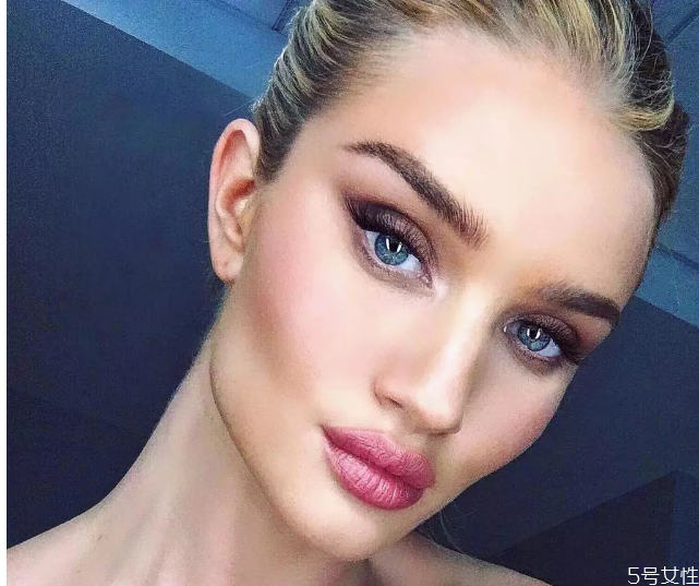 日系妝容要點(diǎn) 日系妝歐美妝對(duì)比 日系妝容要點(diǎn) 日系妝歐美妝對(duì)比