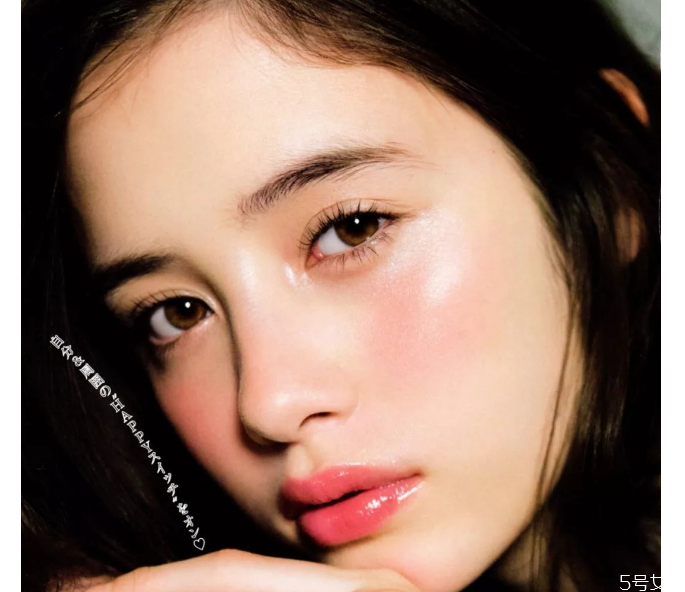 日系妝容要點(diǎn) 日系妝歐美妝對(duì)比 日系妝容要點(diǎn) 日系妝歐美妝對(duì)比