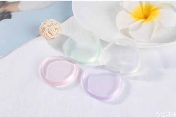 硅膠粉撲臟了怎么辦 硅膠粉撲清洗方法 硅膠粉撲臟了怎么辦 硅膠粉撲清洗方法