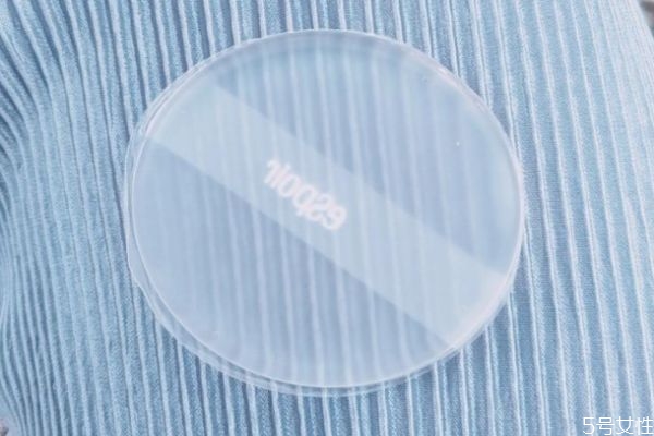 使用干粉可以用硅膠粉撲嗎 硅膠粉撲不適合用干粉 使用干粉可以用硅膠粉撲嗎 硅膠粉撲不適合用干粉