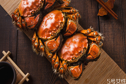 產后多久可以吃大閘蟹 產后吃螃蟹可以喂奶嗎 產后多久可以吃大閘蟹 產后吃螃蟹可以喂奶嗎