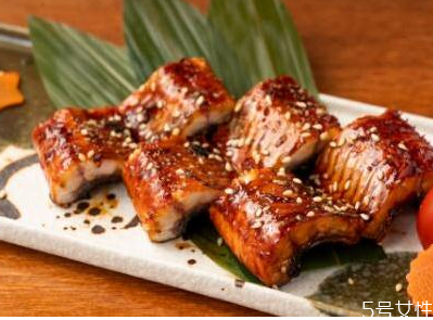 炸帶魚一定要掛糊嗎 炸帶魚用淀粉還是面粉 炸帶魚一定要掛糊嗎 炸帶魚用淀粉還是面粉