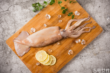 新鮮魷魚怎么切花刀 新鮮魷魚怎么炒好吃 新鮮魷魚怎么切花刀 新鮮魷魚怎么炒好吃