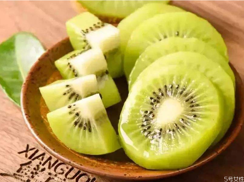 獼猴桃沒熟切開了怎么辦 獼猴桃沒熟吃了會(huì)怎樣