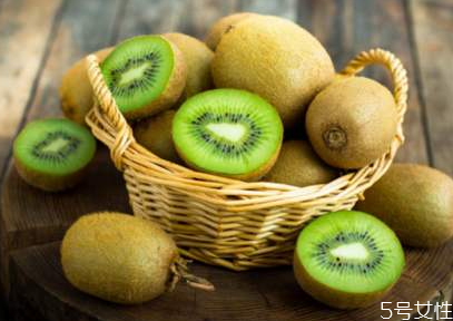 獼猴桃沒熟切開了怎么辦 獼猴桃沒熟吃了會(huì)怎樣