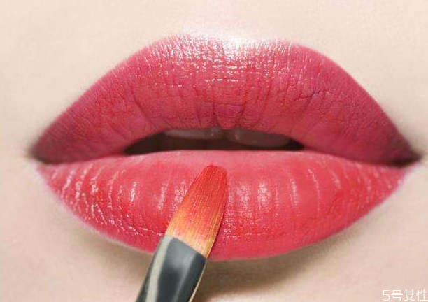 厚嘴唇怎么涂口紅好看又簡單 厚嘴唇涂口紅小妙招 厚嘴唇怎么涂口紅好看又簡單 厚嘴唇涂口紅小妙招