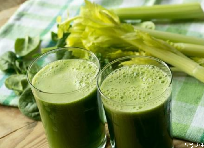西芹汁可以生喝嗎 西芹和什么榨汁喝減肥 西芹汁可以生喝嗎 西芹和什么榨汁喝減肥