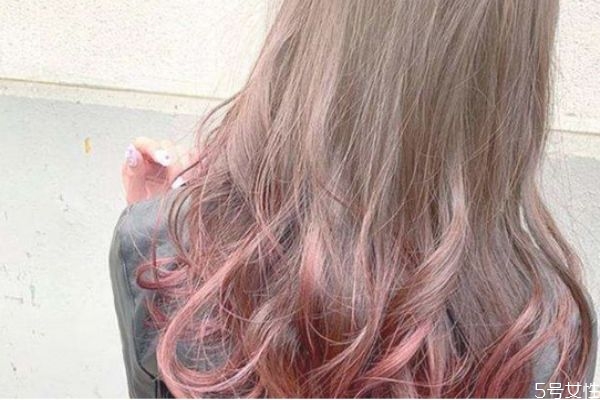 卷發(fā)的卷會越洗越大嗎 燙的小卷多久能變大卷 卷發(fā)的卷會越洗越大嗎 燙的小卷多久能變大卷