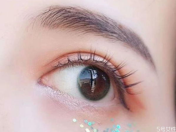 忘記帶美瞳盒怎么辦 沒帶護理液可以用什么代替 忘記帶美瞳盒怎么辦 沒帶護理液可以用什么代替