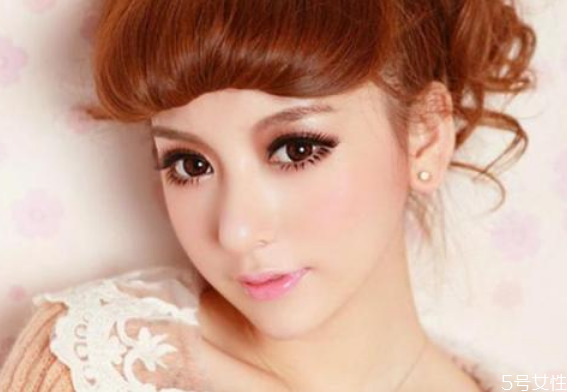 美瞳裂了一點(diǎn)還能戴嗎 美瞳破了如何補(bǔ)救 美瞳裂了一點(diǎn)還能戴嗎 美瞳破了如何補(bǔ)救