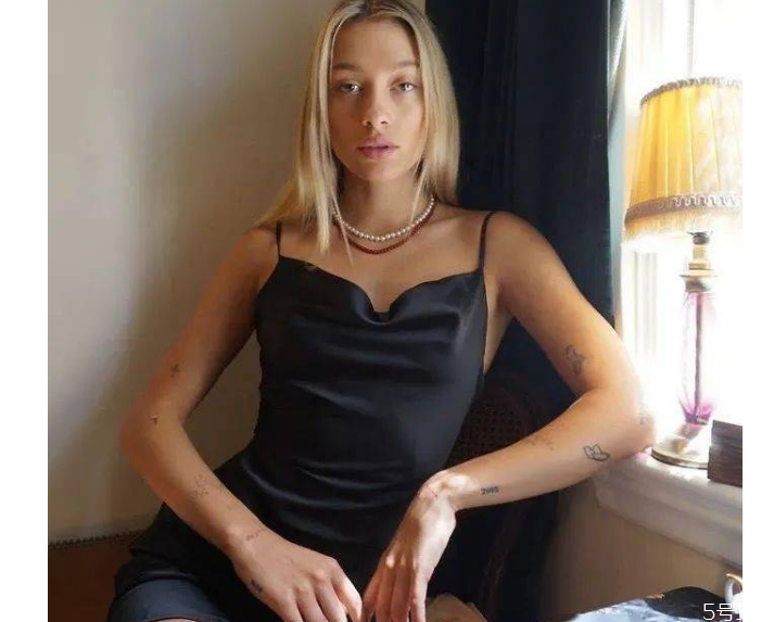 千禧辣妹風(fēng)卷土重來(lái)？千禧辣妹是什么風(fēng)格