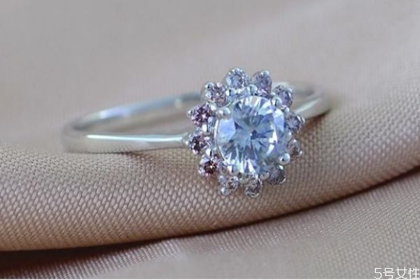 莫桑鉆是什么 莫桑石和鉆石最大的區(qū)別 莫桑鉆是什么 莫桑石和鉆石最大的區(qū)別