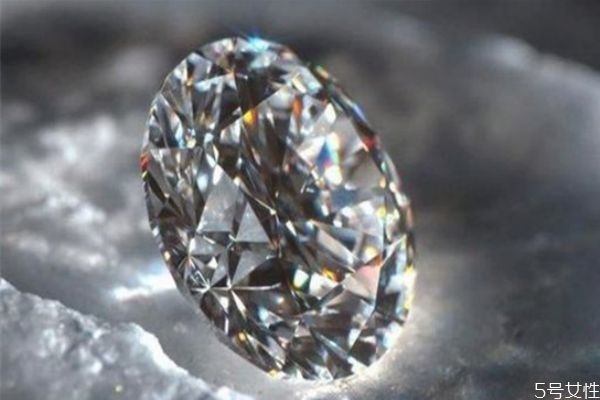 莫桑鉆的價(jià)格多少錢(qián) 國(guó)產(chǎn)莫桑石和美國(guó)莫桑石的區(qū)別 莫桑鉆的價(jià)格多少錢(qián) 國(guó)產(chǎn)莫桑石和美國(guó)莫桑石的區(qū)別