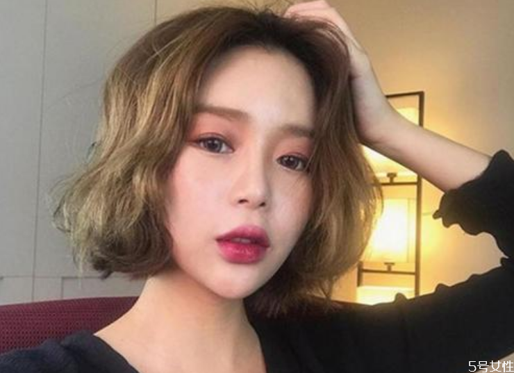 短發(fā)洗完頭外翹怎么辦 短發(fā)炸毛如何打理 短發(fā)洗完頭外翹怎么辦 短發(fā)炸毛如何打理