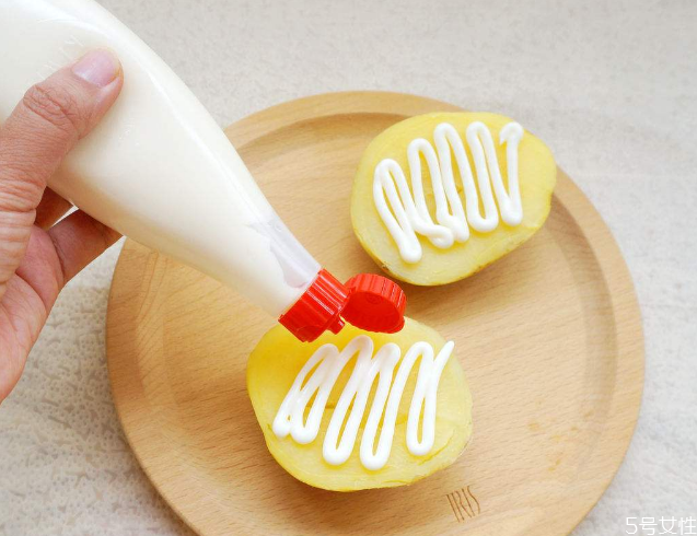 沙拉醬加熱后還能吃嗎 沙拉醬高溫會(huì)變質(zhì)嗎 沙拉醬加熱后還能吃嗎 沙拉醬高溫會(huì)變質(zhì)嗎