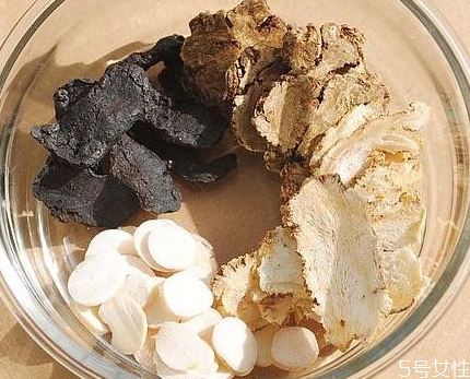 四物湯可以加雞蛋嗎 四物湯更年期婦女能喝嗎 四物湯可以加雞蛋嗎 四物湯更年期婦女能喝嗎