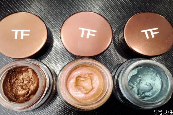 眼影膏和眼影有沒有區(qū)別 眼影刷和眼影棒有什么區(qū)別 眼影膏和眼影有沒有區(qū)別 眼影刷和眼影棒有什么區(qū)別