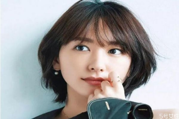 扎不起來(lái)的短發(fā)怎么辦 齊耳短發(fā)適合什么年齡段 扎不起來(lái)的短發(fā)怎么辦 齊耳短發(fā)適合什么年齡段