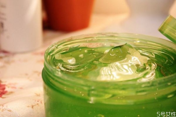 蘆薈膠可以當(dāng)水乳用么 用完乳液可以用蘆薈膠嗎 蘆薈膠可以當(dāng)水乳用么 用完乳液可以用蘆薈膠嗎