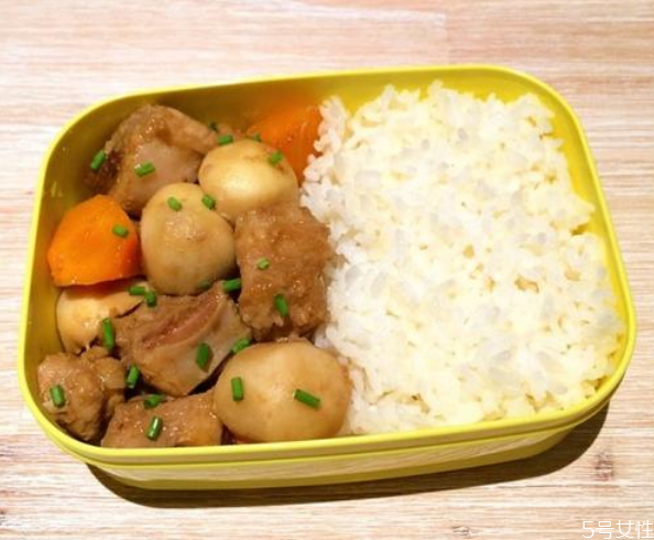 上班族怎么帶飯比較健康 五個(gè)帶飯技巧 上班族怎么帶飯比較健康 五個(gè)帶飯技巧