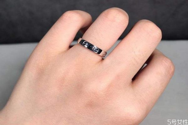 卡地亞戒指褪色怎么處理 買卡地亞戒指要注意什么 卡地亞戒指褪色怎么處理 買卡地亞戒指要注意什么